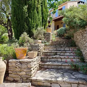https://roussillon-1.fr-provencehotel.com